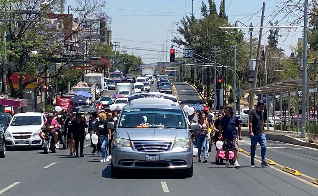 Realizan caravana fúnebre para despedir a Ivon Maricela, en la alcaldía Coyoacán. Foto: Juan Carlos Williams / EL UNIVERSAL