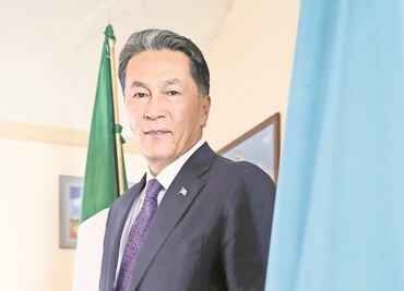 Critica embajador que se pidan visas a kazajos para ingresar a México