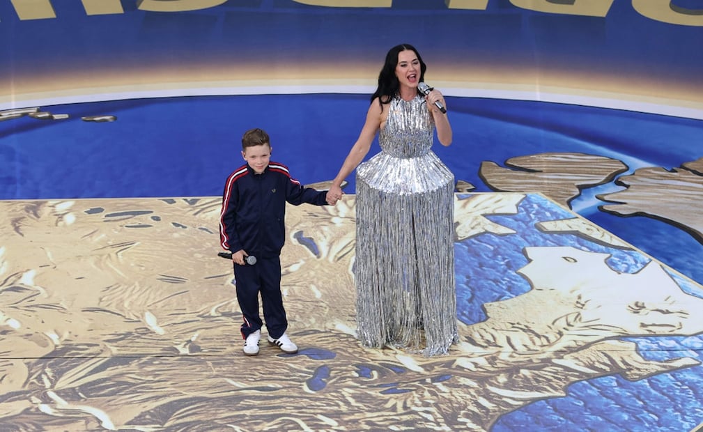 Katy Perry y Tius interpretaron "Wonder". Foto: AFP.