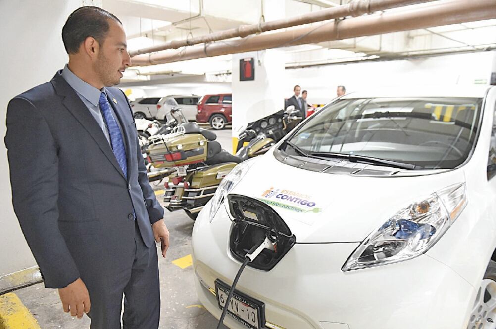 Marko Cortés asegura que la camioneta Suburban que utilizaba fue tomada a cuenta por un valor de poco más de 200 mil pesos (ESPECIAL)