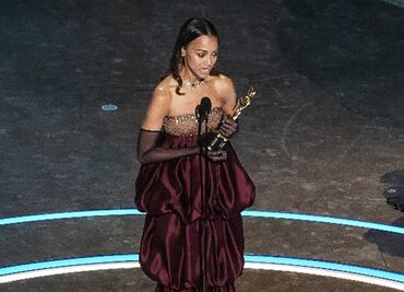 Zoe Saldaña pone en alto su origen latino al ganar un Oscar: "yo soy la orgullosa hija de padres inmigrantes"