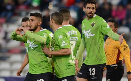 Jugador de la Liga MX suspendido un año por golpear a árbitro