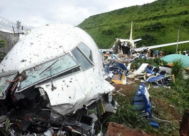 Encuentran las cajas negras del avión accidentado en India