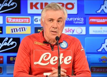 Técnico del Napoli reitera el interés por el 'Chucky' Lozano