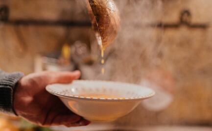 Este es el caldo que alivia el dolor de las articulaciones y es fuente de colágeno