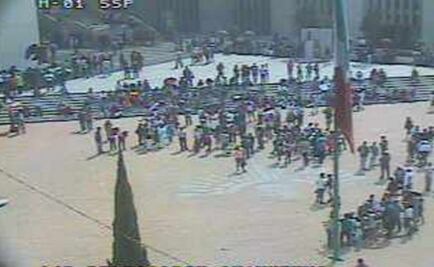 Comités vecinales se enfrentan en explanada de delegación Cuauhtémoc 