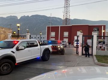 Detienen por secuestro a siete policías preventivos de San Pedro, NL