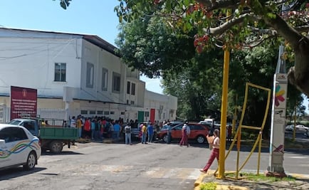 Indígenas violentan sede de vacunación en Uruapan; exigen su dosis
