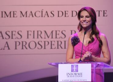 Karime Macías attempts to prevent her arrest in Mexico