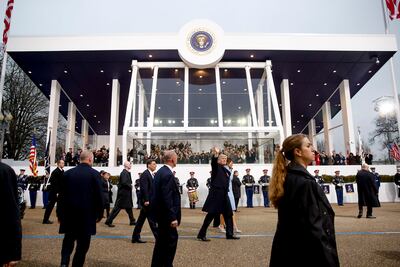 Los Trump llegan a la Casa Blanca para presidir el desfile en su honor