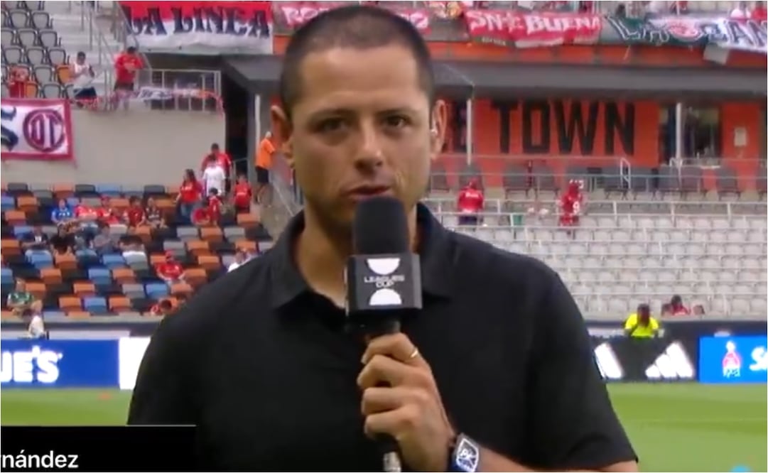 FOTO: Chicharito Hernández debuta como comentarista de campo en nueva cadena - ESPECIAL