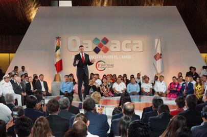 Vienen los mejores tres años para Oaxaca, dice Alejandro Murat