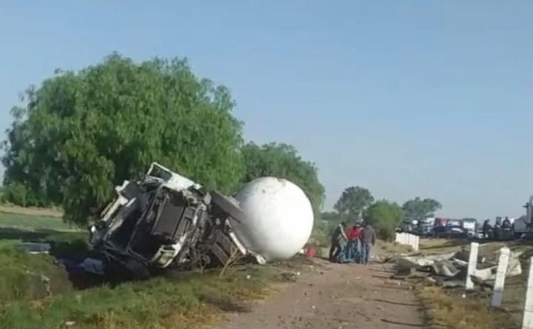 A pesar de lo aparatoso del accidente, la unidad no se incendió y servicios de emergencia arribaron al punto, no reportando personas heridas de gravedad. Foto: Especial