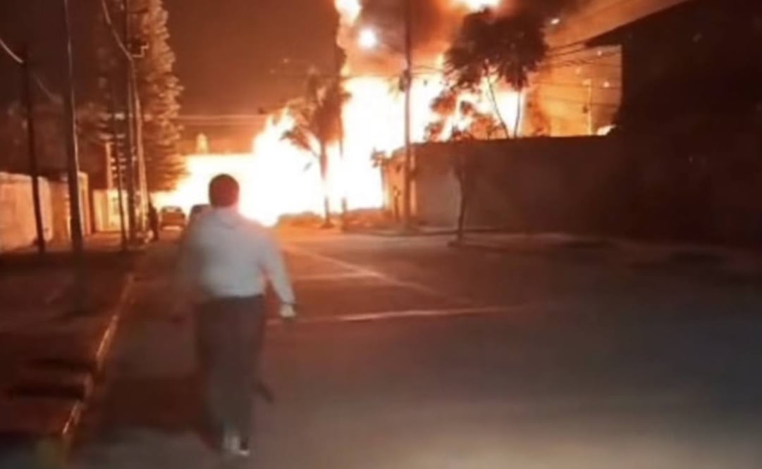Incendio tras explosión de bodega de huachicol. Foto: Especial