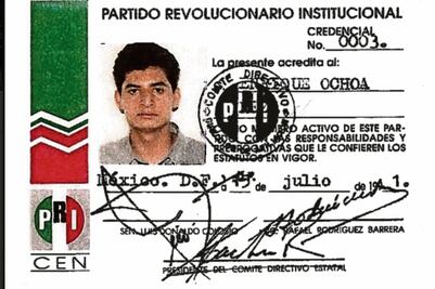 Ochoa Reza defiende su militancia