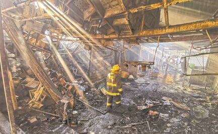 Fuego, sollozos y reclamos devoran Central de Abasto en Oaxaca