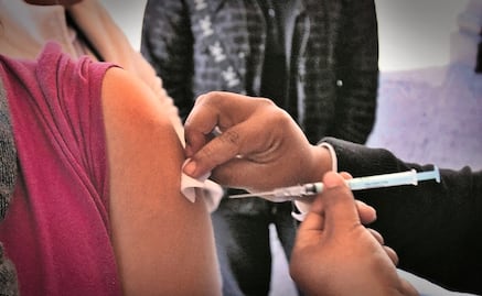 Aplican vacuna contra Covid-19 a migrantes en Chiapas