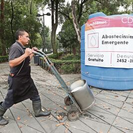 Sube afluencia a tinacos públicos y viajes de pipas