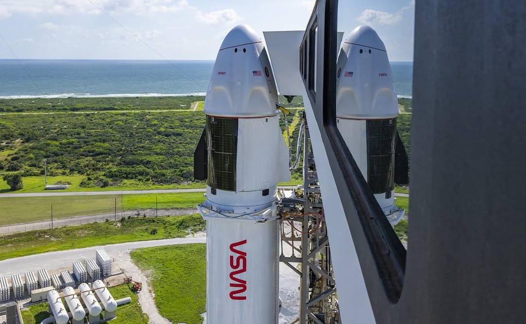 La NASA tiene previsto que la misión Artemis 3 se lleve a cabo a mediados de 2027, una fecha que, según los expertos, es inviable ya que SpaceX aún debe superar enormes retos técnicos antes de que su cohete esté listo para una misión de este tipo. FOTO: X @Commercial_Crew