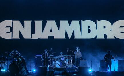 Enjambre vence al Covid-19 y ofrece concierto explosivo