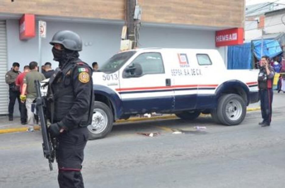 Asalto a camioneta de valores deja 3 heridos en Monterrey