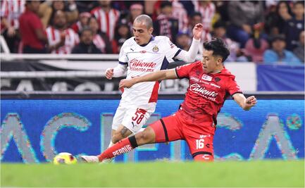 Chivas elimina a Atlas en torneo amistoso; Chicharito volvió a jugar y anotó gol