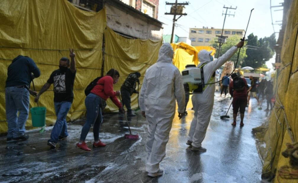 Aumento en la venta de flores y coronas, Metro sin servicio y protestas de ciclistas, entre las fotos de la semana