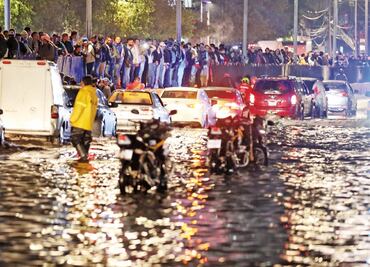 Tromba colapsa CDMX y paraliza aeropuerto