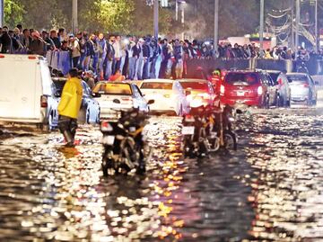 Tromba colapsa CDMX y paraliza aeropuerto