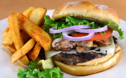 Sube recaudación por refrescos y comida chatarra, reportan al Senado