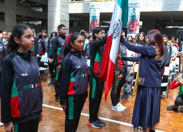 Leticia Ramírez abandera a selección mexicana que participará en Juegos Mundiales Escolares en Brasil
