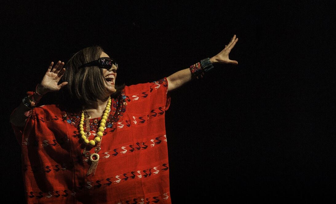 "Dos mujeres, una silla", obra de teatro que parodia las elecciones y a las candidatas a la presidencia Claudia Sheinbaum y Xóchitl Gálvez.
Foto: EL UNIVERSAL / Yaretzy M. Osnaya