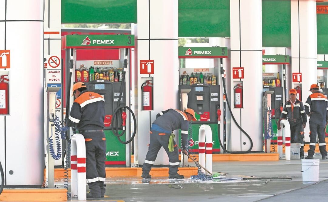 Iván Escalante Ruiz recordó que la Profeco mantiene vigilancia constante para que las estaciones de servicio respeten los lineamientos de la estrategia nacional. Foto: EL UNIVERSAL 