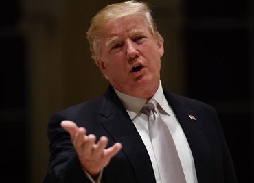 Trump acusa a senador demócrata de “destrozar” acuerdo migratorio