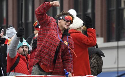 Desfile de Chiefs abarrota las calles de Kansas City