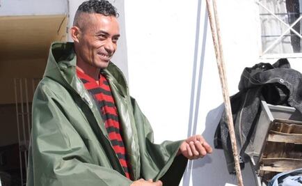 Jóvenes crean 300 capas protectoras para rescatistas