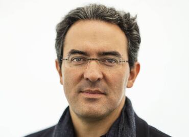 La revolución cubana transformó la psicología de los latinos: Juan Gabriel Vásquez