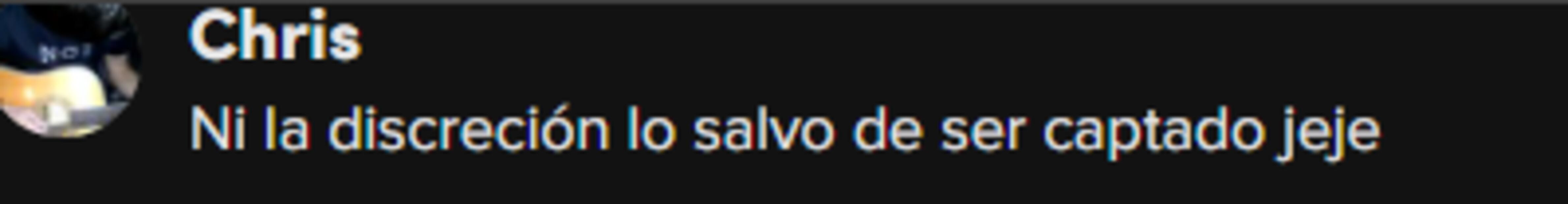 Captan de ojialegre a Christian Nodal con el escote de una fanática