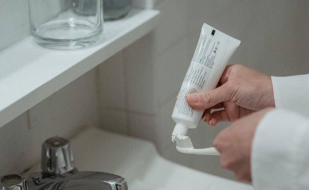 Prohíben pasta de dientes en Argentina. Foto: Pexels