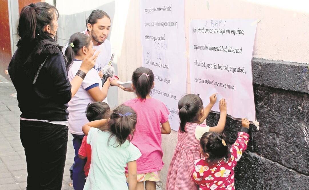 En el Círculo de Paz, padres de familia y sus hijos acuden a talleres de artes plásticas y expresiones artísticas como el teatro y la cartonería. Foto: CORTESÍA