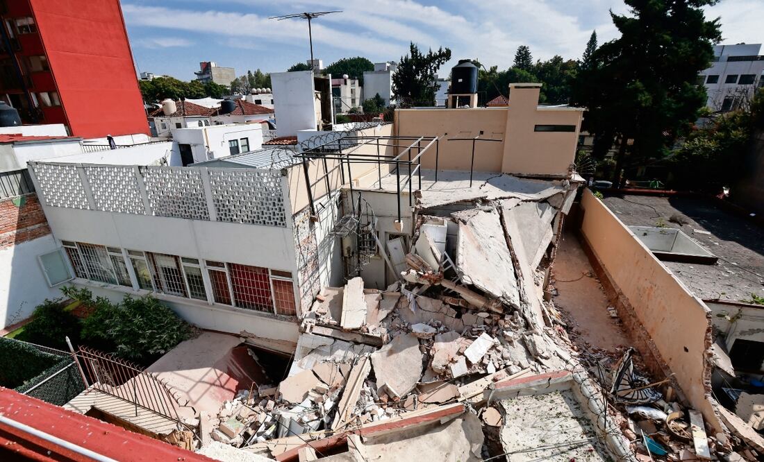 La vivienda de Adrián Segura se ubica a un lado de la casa donde se registró una explosión por acumulación de gas en la colonia Del Valle.