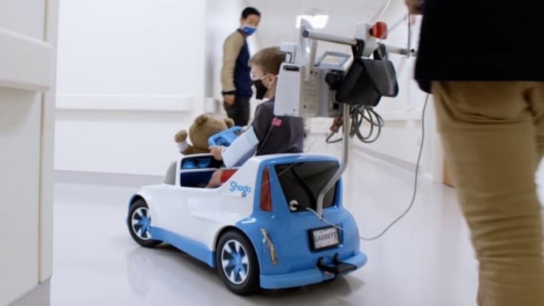Honda diseña pequeño auto eléctrico para niños en hospitales