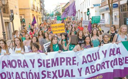 España anuncia reforma a la ley del aborto; eliminará el consentimiento paterno