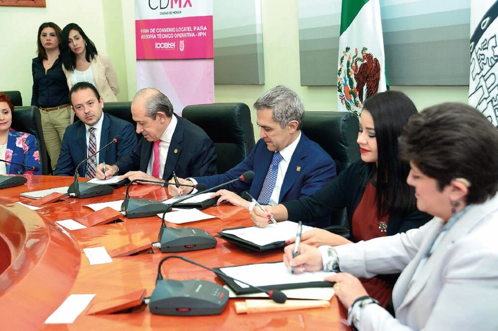 El jefe de gobierno, Miguel Ángel Mancera, firmó un acuerdo de colaboración con el Instituto Politécnico Nacional para consolidar a Locatel como el centro de contacto y auxilio ciudadano más importante del país, con inversión en tecnología (ESPECIAL)