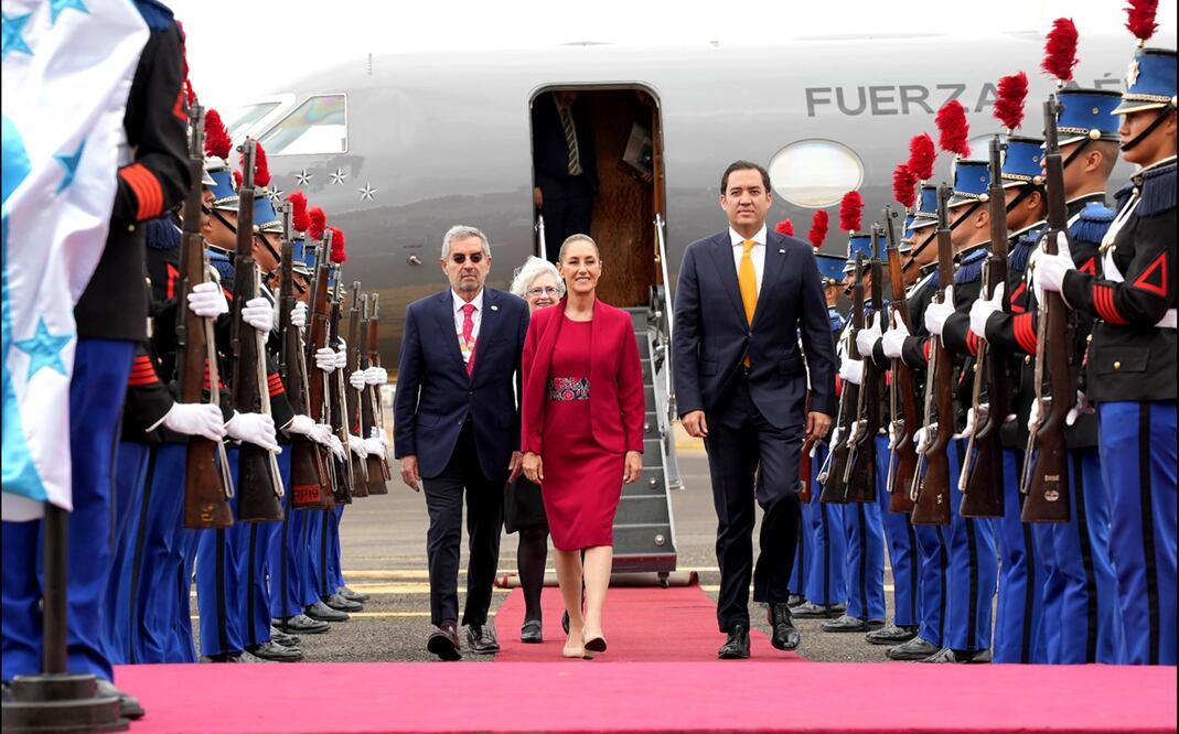 La presidenta Claudia Sheinbaum llegó a la IX Cumbre de jefes de Estado y de Gobierno de la Comunidad de Estados Latinoamericanos y Caribeños (Celac), en Tegucigalpa, Honduras. Foto: EFE