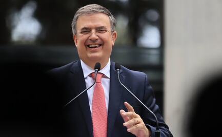 Reclaman a Ebrard por no contestar en WhatsApp… y le mandan stickers de AMLO y López-Gatell