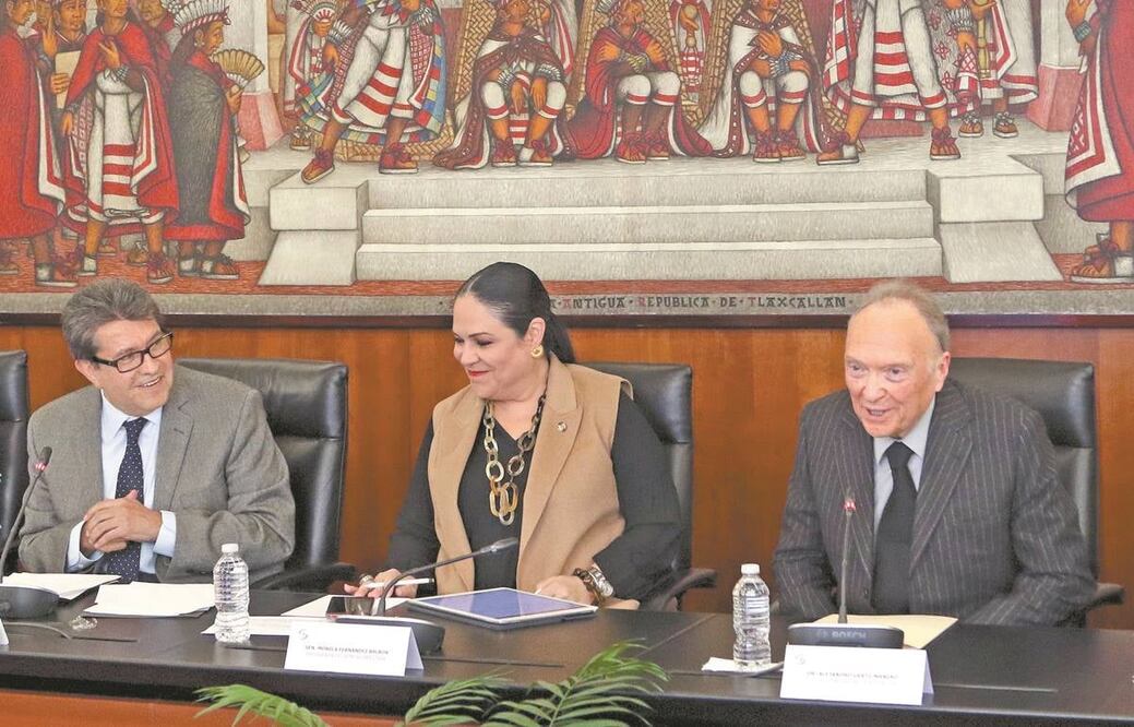 El titular de la FGR, Alejandro Gertz Manero (der.), sostuvo una reunión con la Junta de Coordinación Política del Senado el pasado 15 de enero. Foto: ARCHIVO EL UNIVERSAL
