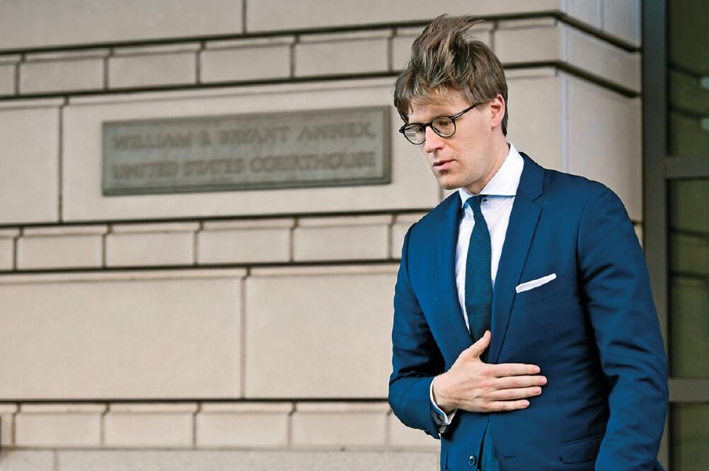 Alex van der Zwaan ayer, al dejar la Corte Federal de Distrito de Washington (SUSAN WALSH. AP)