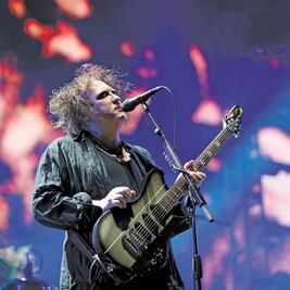 The Cure ilumina la noche