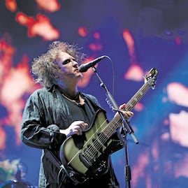 The Cure ilumina la noche